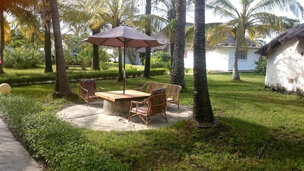 Hotel Katakalousse Yembakana Ngoại thất bức ảnh