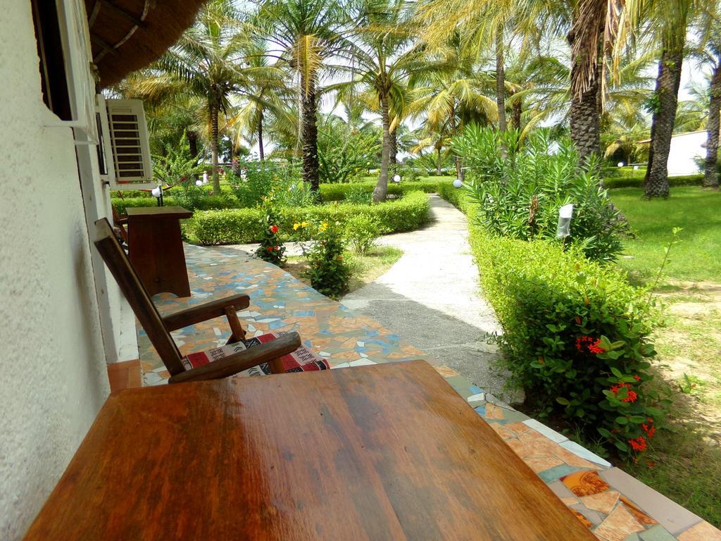 Hotel Katakalousse Yembakana Ngoại thất bức ảnh