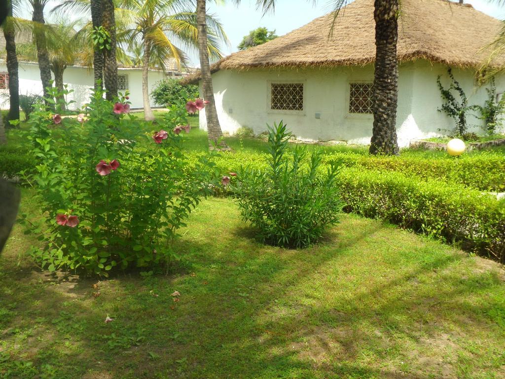 Hotel Katakalousse Yembakana Ngoại thất bức ảnh