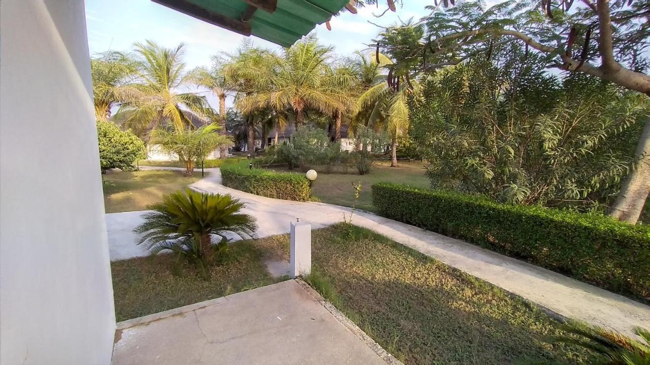 Hotel Katakalousse Yembakana Ngoại thất bức ảnh