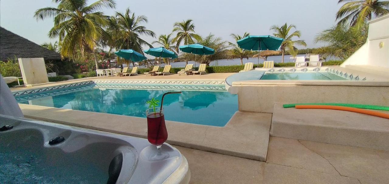 Hotel Katakalousse Yembakana Ngoại thất bức ảnh